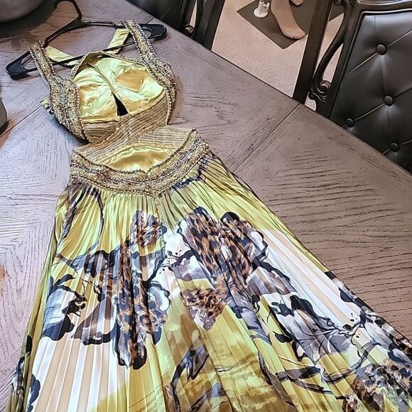 Jovani evening dress size 2 pleated, sexy cut out sides and  softly padd… - Picture 14 of 16